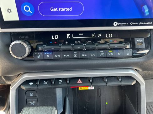 Used 2024 Toyota Sequoia Platinum AWD/4WD image 27