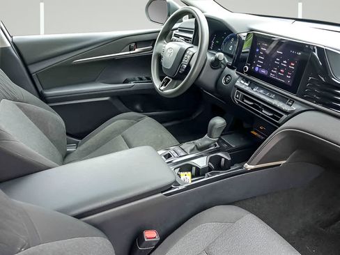 Used 2025 Toyota Camry LE FWD image 24