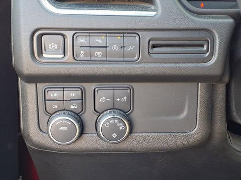 Used 2022 Chevrolet Suburban RST w/ Luxury Package image 20