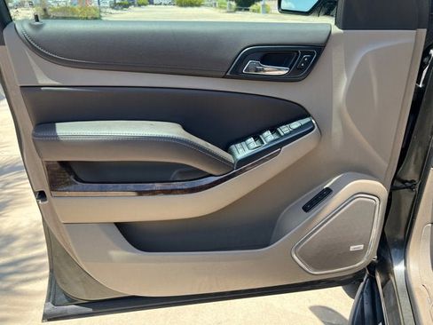 Used 2019 Chevrolet Tahoe LT w/ Luxury Package RWD image 15