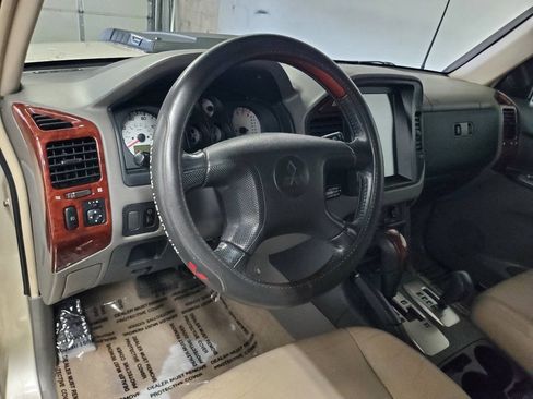 Used 2004 Mitsubishi Montero Limited AWD/4WD image 8