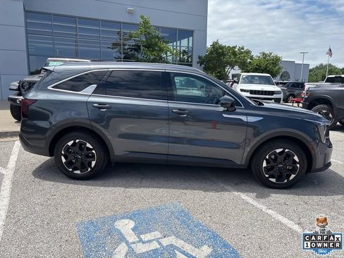 Used 2024 Kia Sorento S FWD image 31