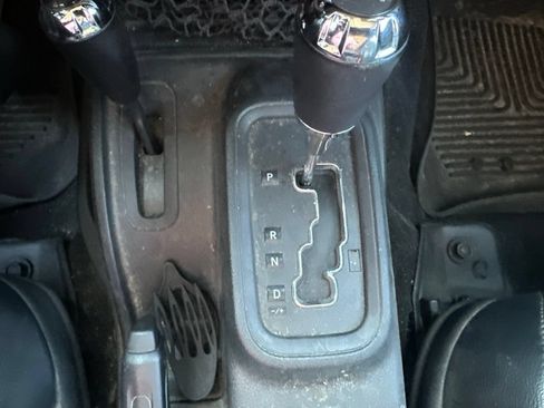 Used 2017 Jeep Wrangler Unlimited Sahara AWD/4WD image 19