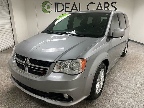 Used 2020 Dodge Grand Caravan SE image 1