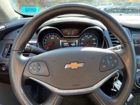 Used 2015 Chevrolet Impala LT image 14