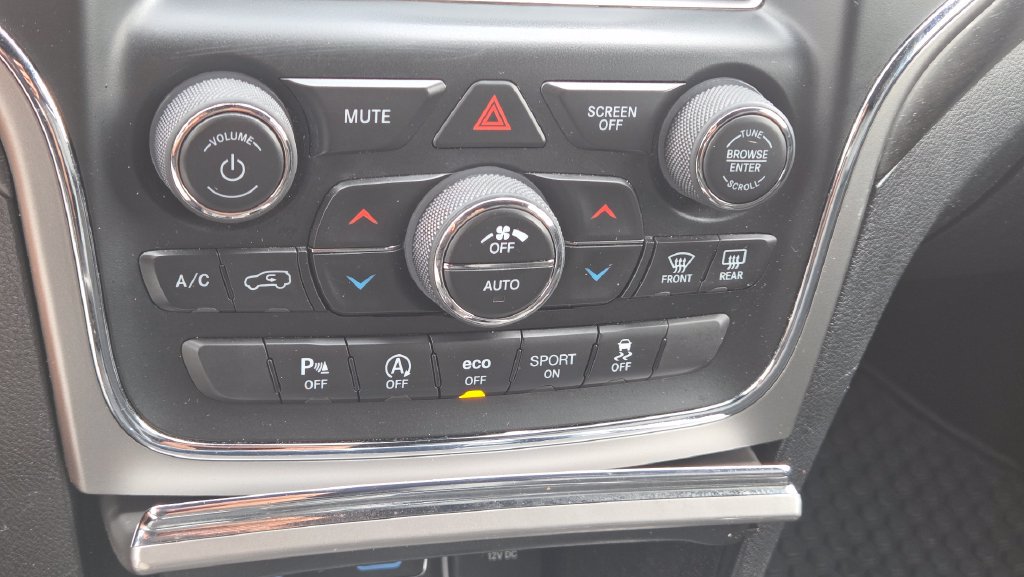 Used 2018 Jeep Grand Cherokee Altitude AWD/4WD image 33