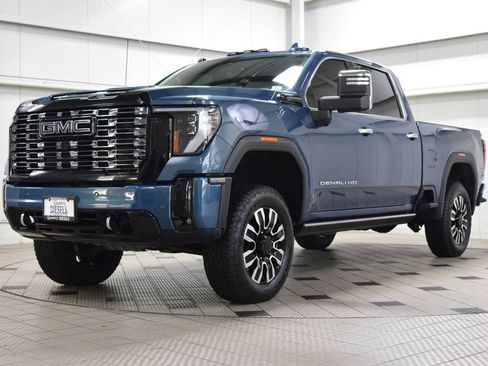 Used 2025 GMC Sierra 2500 Denali Ultimate AWD/4WD image 3
