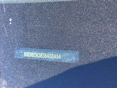 Used 2025 Kia Carnival FWD image 3