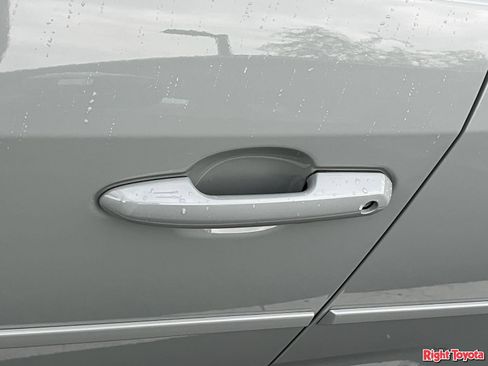 Used 2022 Toyota RAV4 XLE FWD image 10