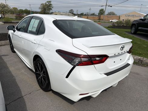 Used 2023 Toyota Camry SE w/ Cold Weather Package FWD image 5