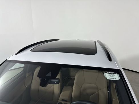 Certified 2025 Porsche Macan image 17