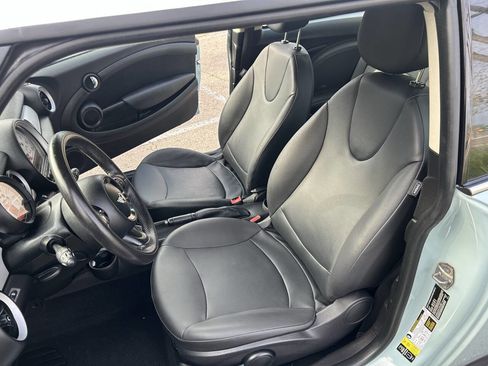 Used 2013 MINI Cooper Hardtop image 2