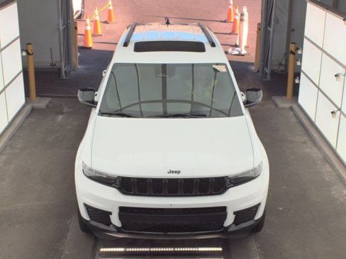 Certified 2023 Jeep Grand Cherokee L Laredo image 2