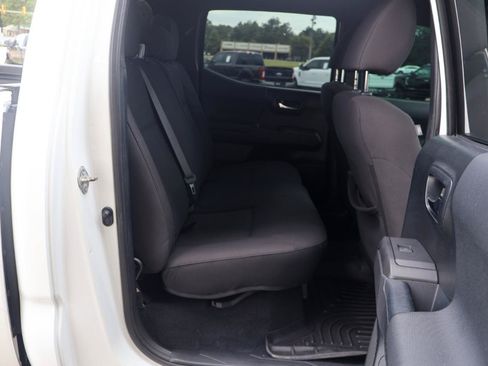 Used 2017 Toyota Tacoma TRD Sport w/ Tow Package (A/T) AWD/4WD image 11