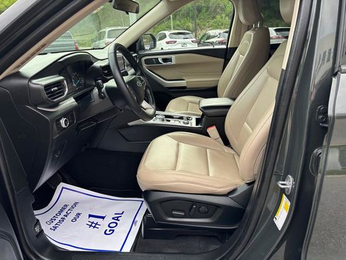 Used 2023 Ford Explorer XLT w/ Equipment Group 202A image 10