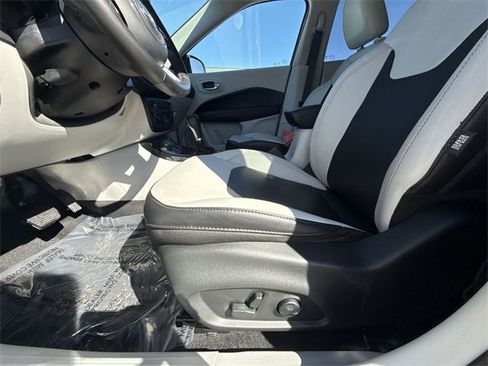 Used 2019 Jeep Compass Limited image 12