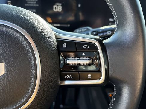 Used 2025 Kia Sorento S image 15