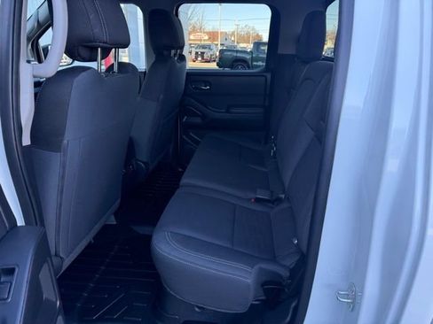 Used 2023 Nissan Frontier SV w/ Technology Package image 23