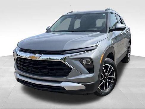 Used 2025 Chevrolet TrailBlazer LT AWD/4WD image 1
