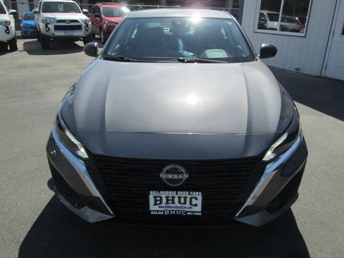 Used 2025 Nissan Altima 2.5 SV FWD image 2