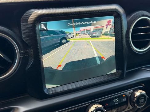 Used 2020 Jeep Gladiator Overland AWD/4WD image 23