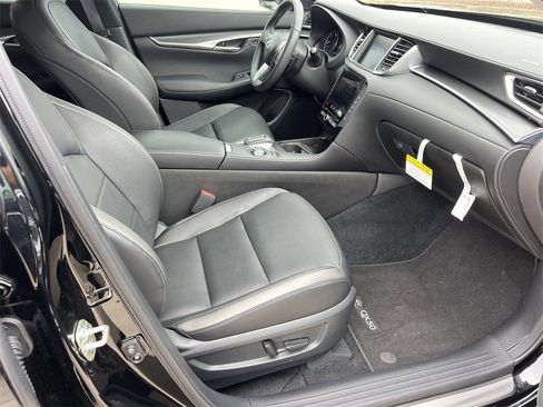 Certified 2025 INFINITI QX50 Luxe image 11
