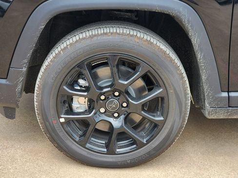 New 2026 Jeep Compass Latitude AWD/4WD image 7