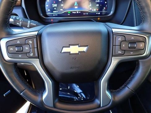 Used 2023 Chevrolet Suburban Premier image 19