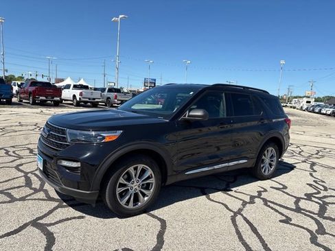 Used 2020 Ford Explorer XLT w/ Equipment Group 202A AWD/4WD image 2