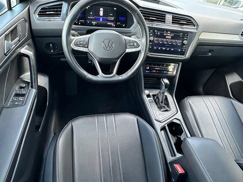 Used 2023 Volkswagen Tiguan SE FWD image 8