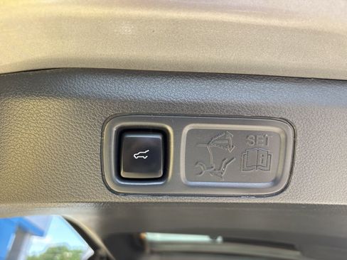 Used 2023 Lincoln Navigator Reserve AWD/4WD image 7