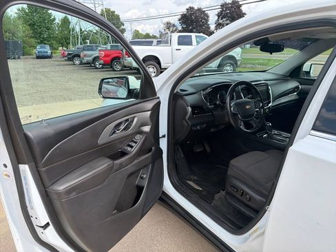 Used 2019 Chevrolet Traverse LT w/ LPO, Floor Liner Package AWD/4WD image 9