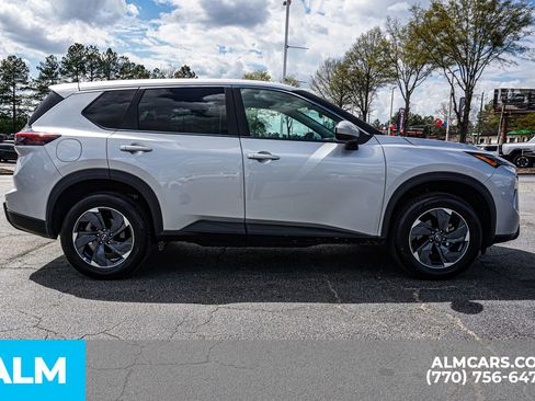 Used 2025 Nissan Rogue SV image 11