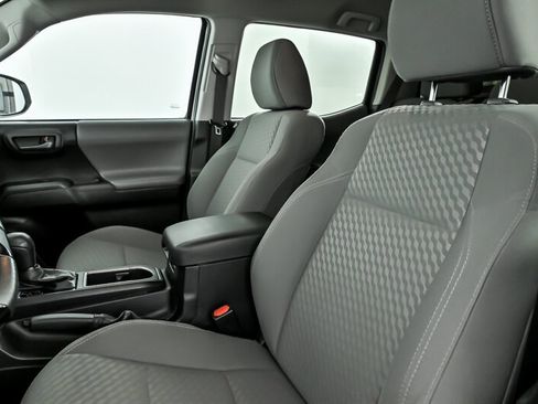 Used 2022 Toyota Tacoma SR AWD/4WD image 17