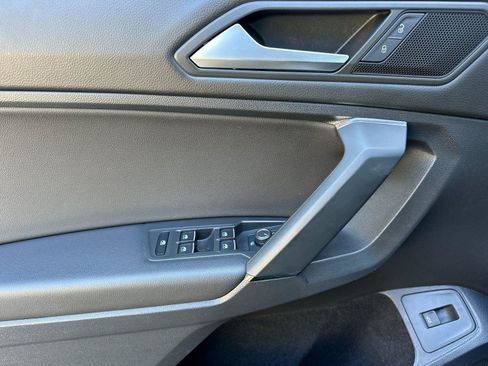 Used 2019 Volkswagen Tiguan SEL FWD image 10