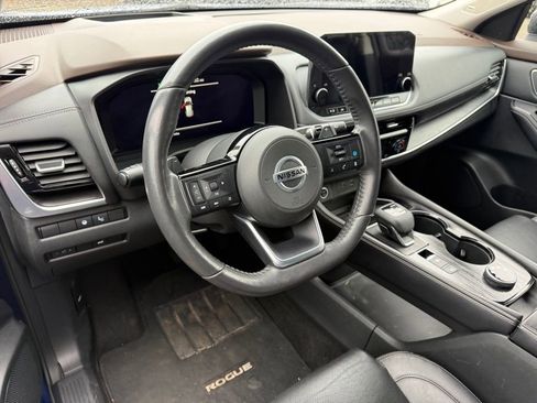 Used 2021 Nissan Rogue Platinum image 5