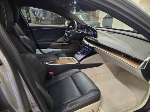 Used 2023 Lucid Air Touring image 11