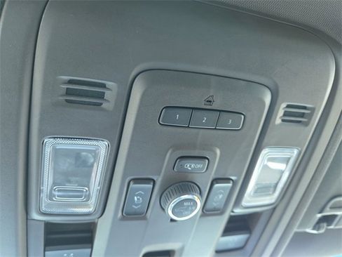 Used 2022 GMC Yukon SLT w/ SLT Luxury Package image 29