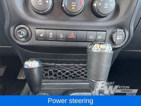 Used 2018 Jeep Wrangler Unlimited Sahara w/ Connectivity Group image 31