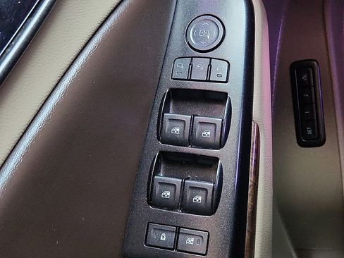 Used 2016 Chevrolet Suburban LT image 17