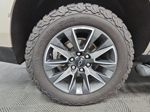 Used 2023 Chevrolet Tahoe Z71 w/ Luxury Package AWD/4WD image 55