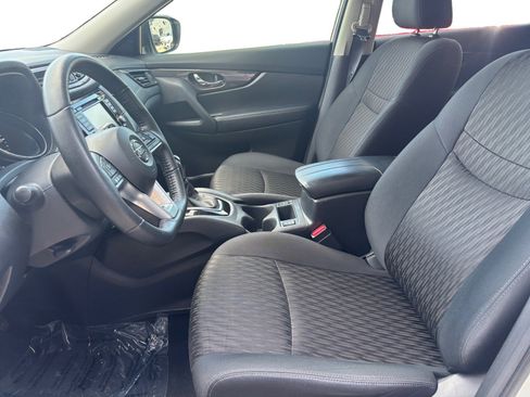 Used 2019 Nissan Rogue SV w/ Premium Package FWD image 9