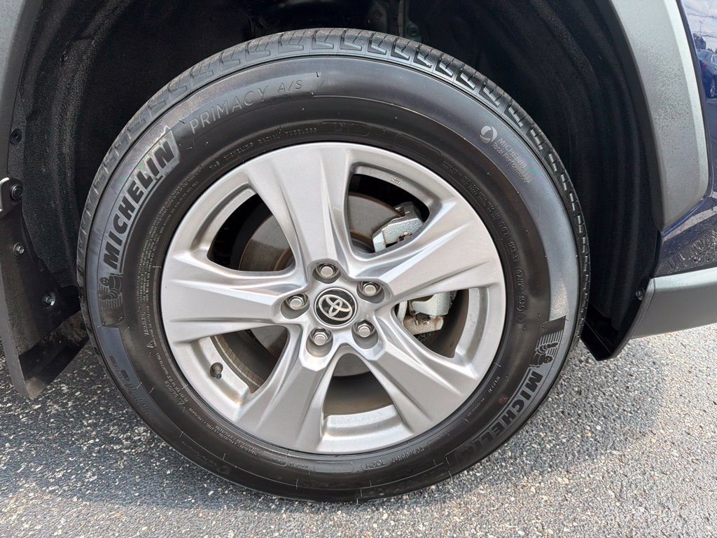 Used 2025 Toyota RAV4 XLE w/ Convenience Package FWD image 9
