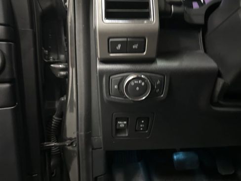 Used 2019 Ford Expedition XLT w/ Equipment Group 202A AWD/4WD image 35