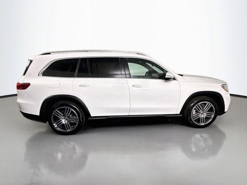 Used 2025 Mercedes-Benz GLS 450 4MATIC image 11