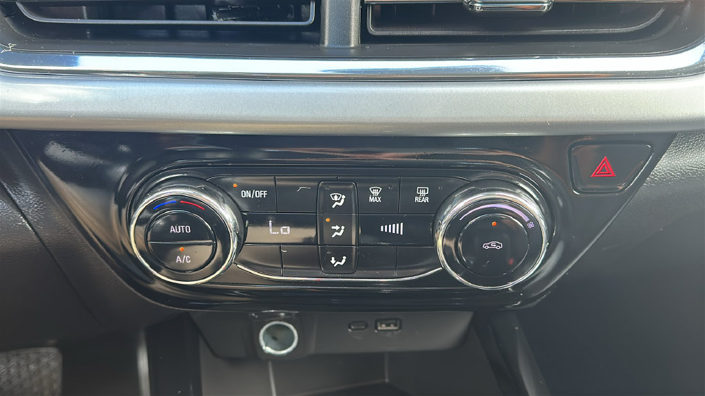 Used 2025 Chevrolet Trax LT FWD image 24