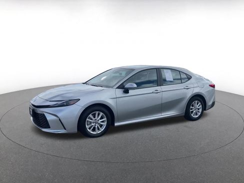 Used 2025 Toyota Camry LE image 8