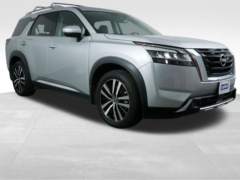Used 2023 Nissan Pathfinder Platinum w/ Cargo Package AWD/4WD image 2