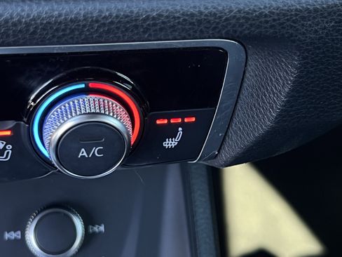 Used 2020 Audi Q3 2.0T Premium image 25