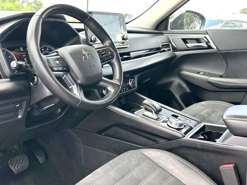 Used 2024 Mitsubishi Outlander SE FWD image 18
